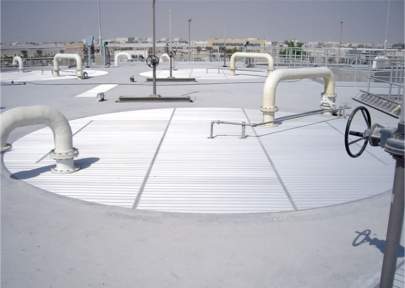 Aluminium circular solid sealed access odour control covers to Qatar sewerage treatment Inlet works