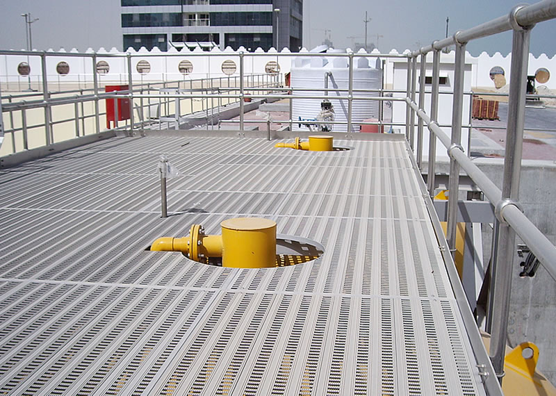 Stainless steel handrails and aluminium platform to pumping station in Qatar
